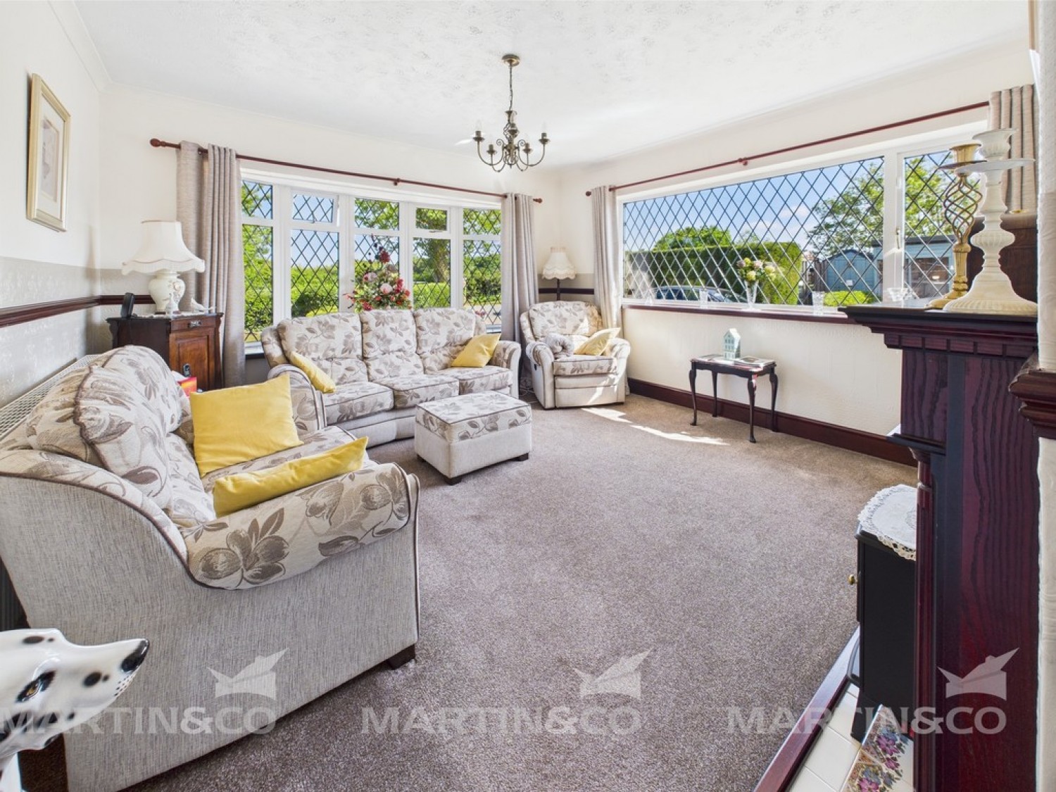 5 bedroom Bungalow in Willow Bridge Lane , Moss