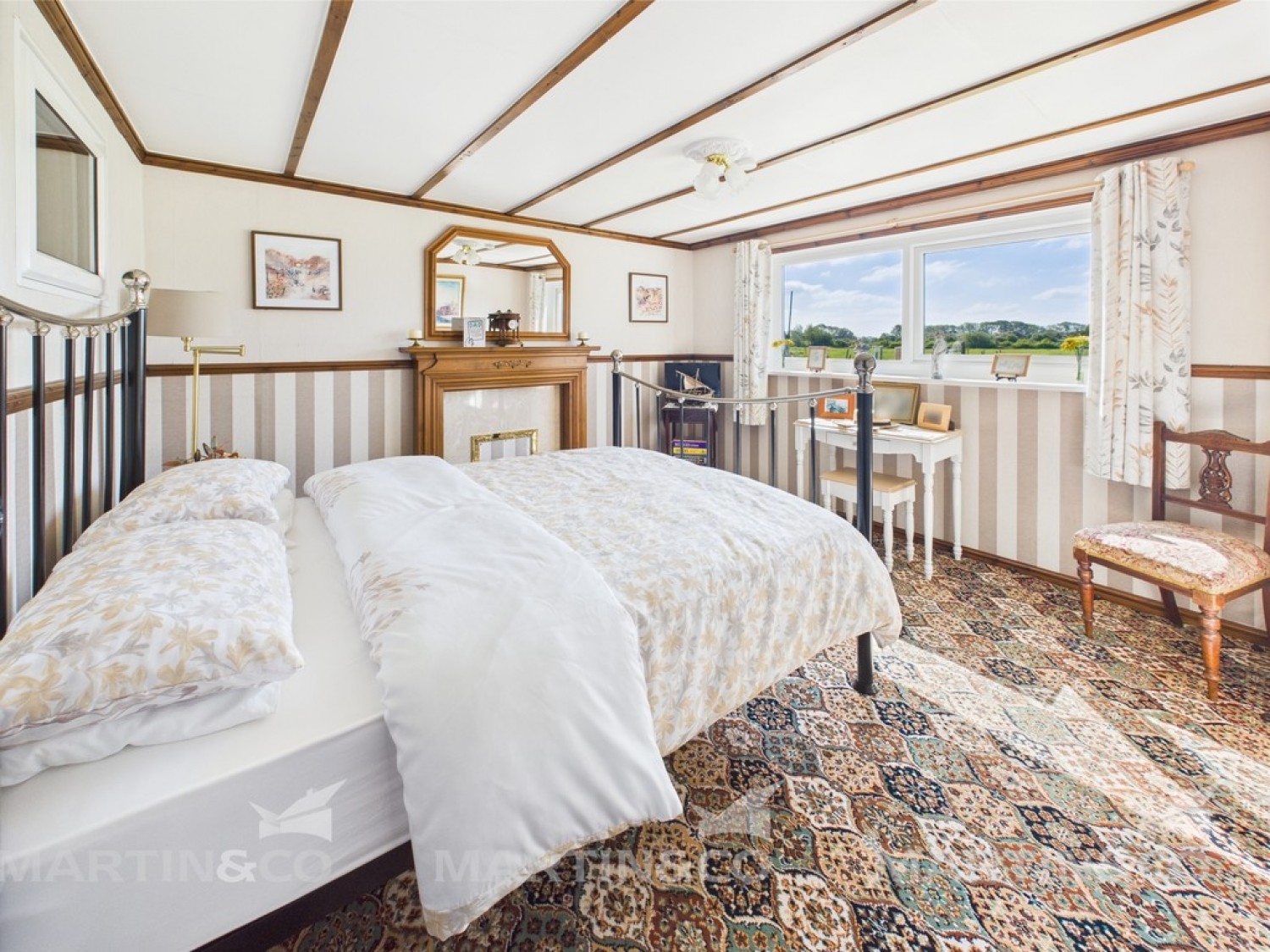 5 bedroom Bungalow in Willow Bridge Lane , Moss