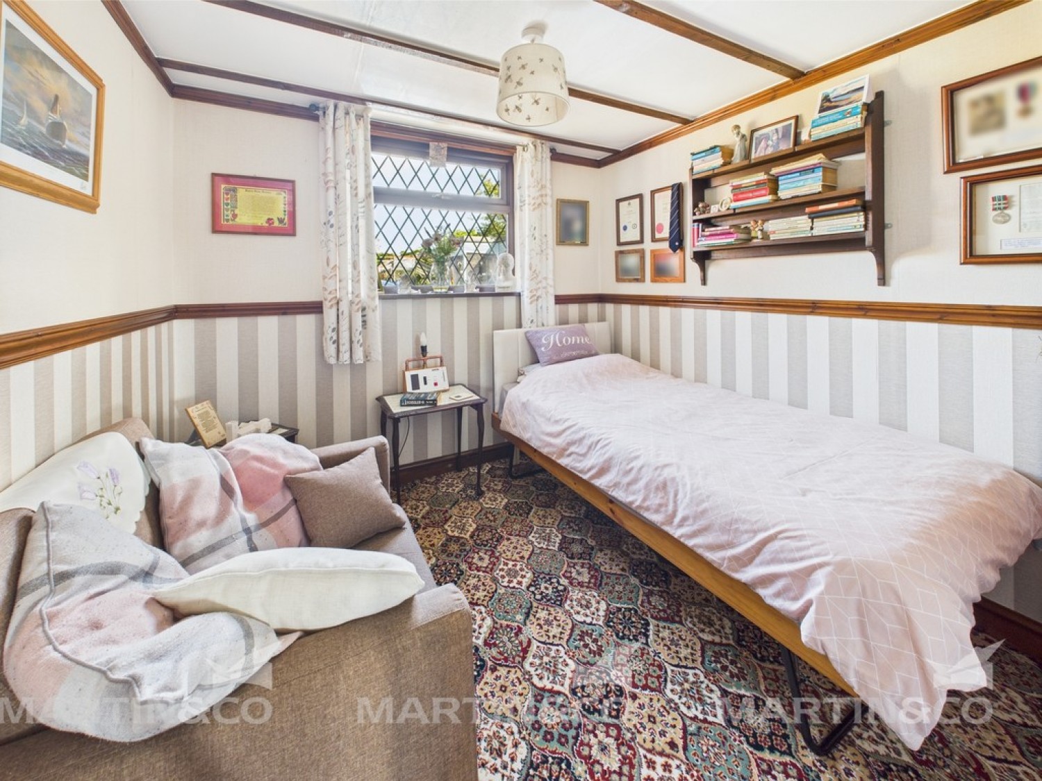 5 bedroom Bungalow in Willow Bridge Lane , Moss