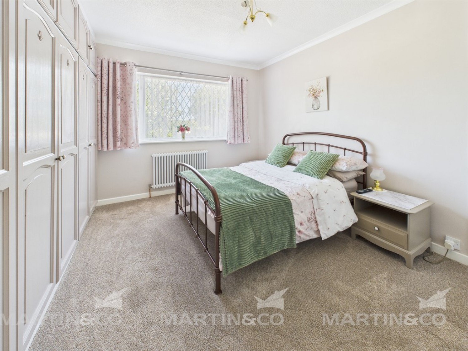 5 bedroom Bungalow in Willow Bridge Lane , Moss