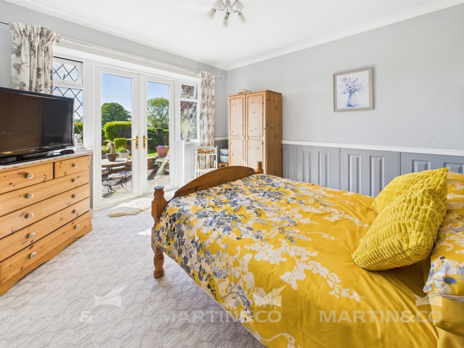 5 bedroom Bungalow in Willow Bridge Lane , Moss