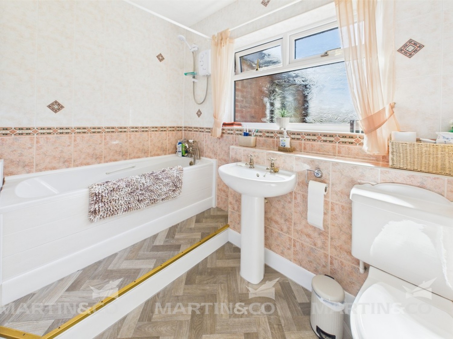 5 bedroom Bungalow in Willow Bridge Lane , Moss