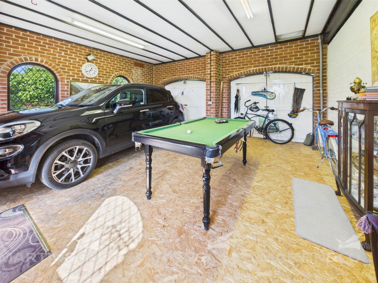 5 bedroom Bungalow in Willow Bridge Lane , Moss