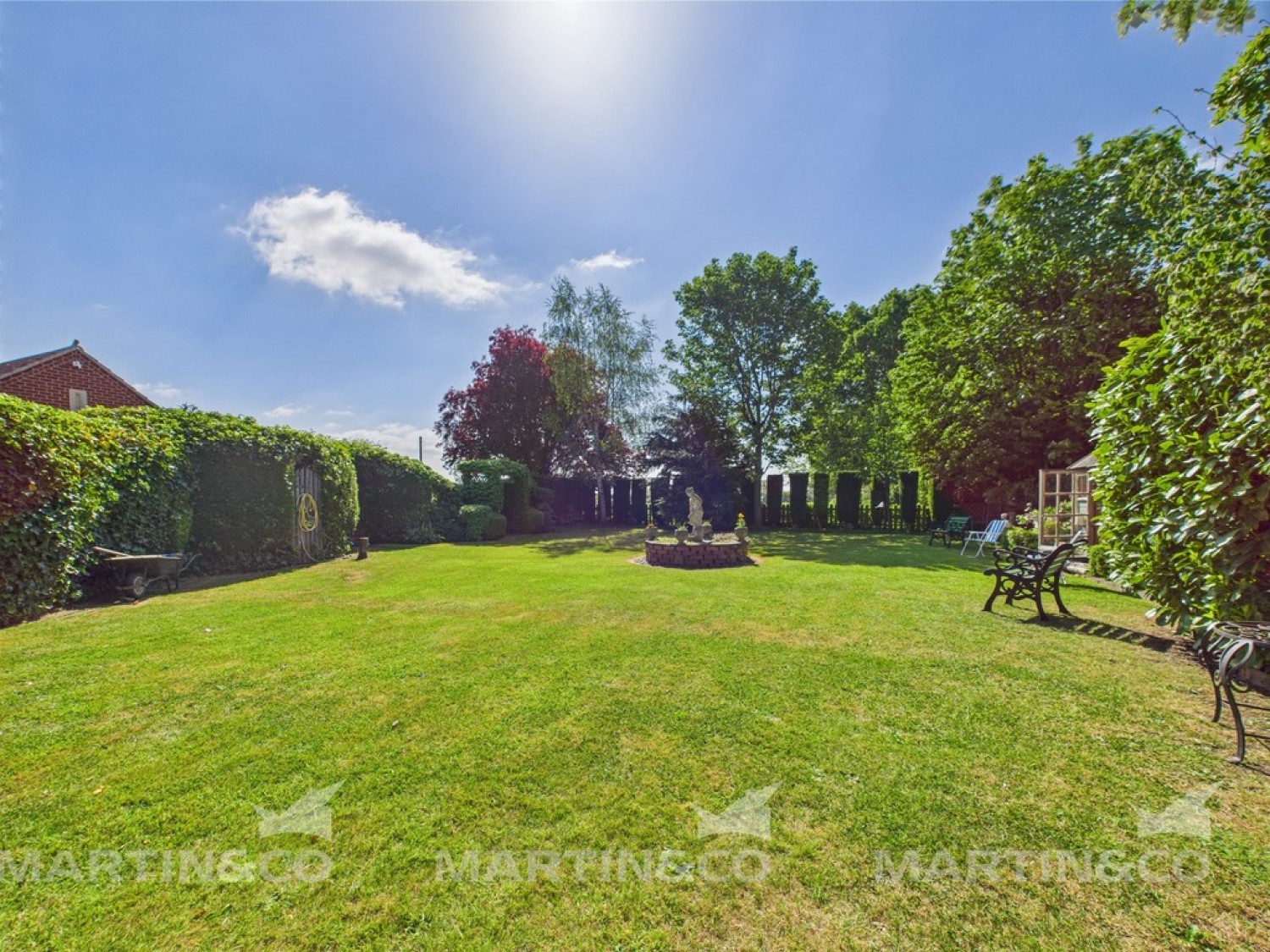 5 bedroom Bungalow in Willow Bridge Lane , Moss