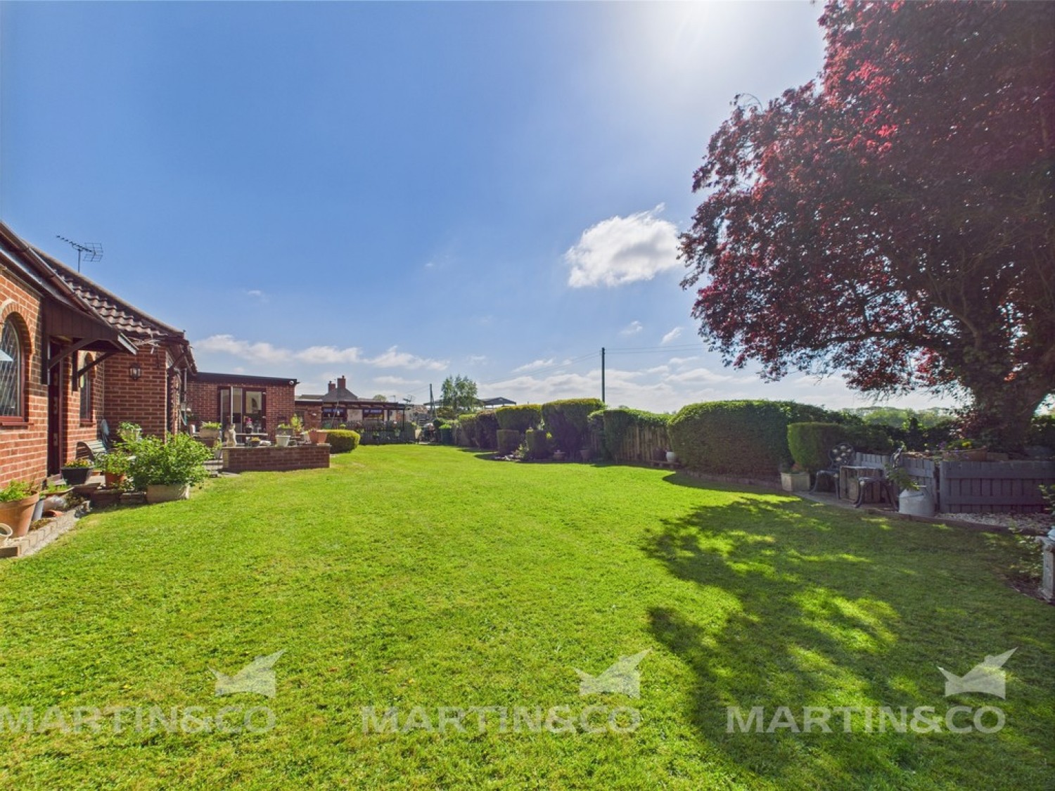 5 bedroom Bungalow in Willow Bridge Lane , Moss