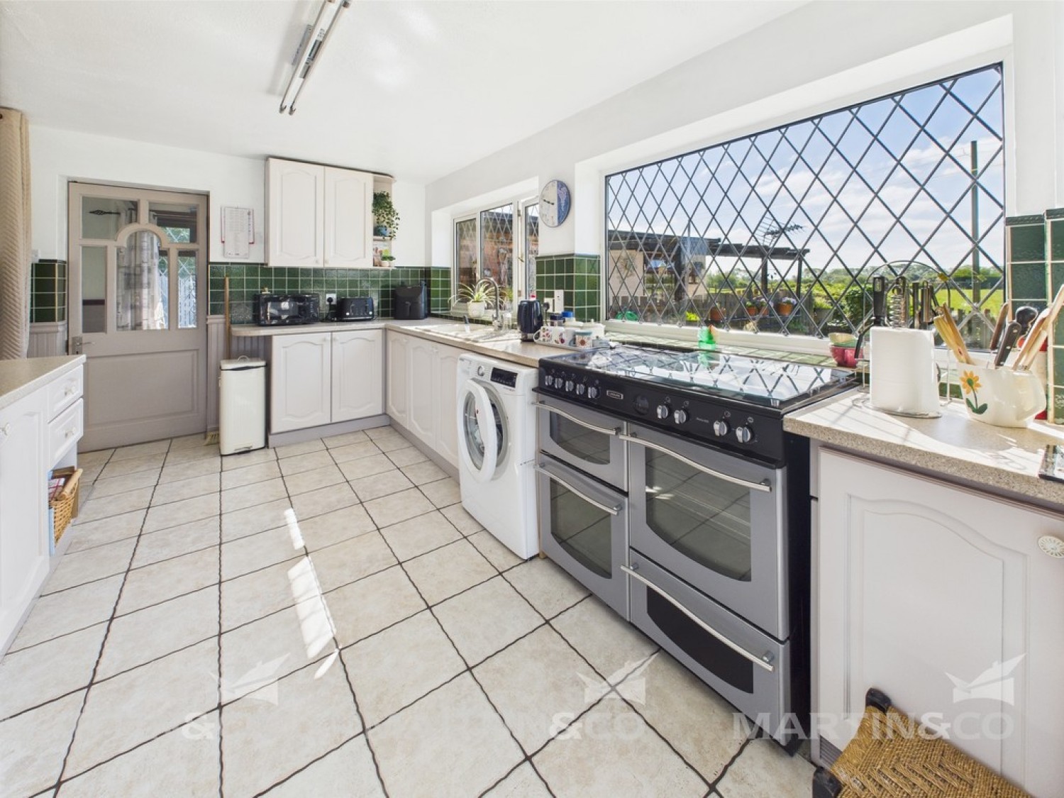 5 bedroom Bungalow in Willow Bridge Lane , Moss