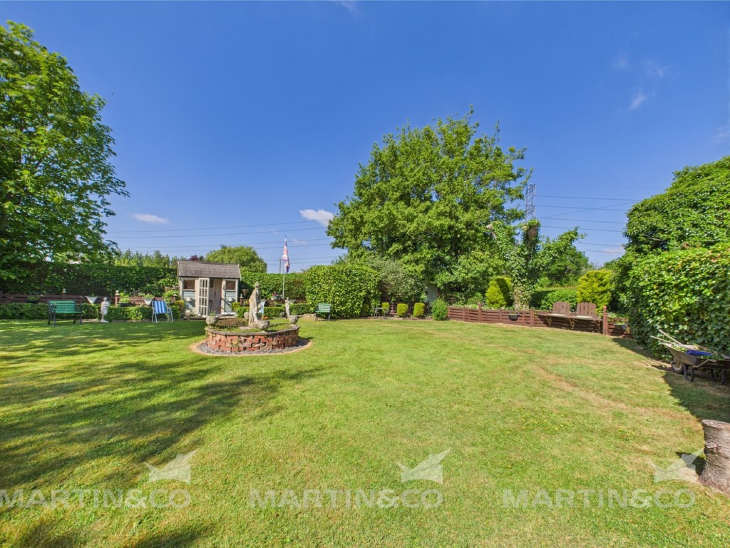 5 bedroom Bungalow in Willow Bridge Lane , Moss