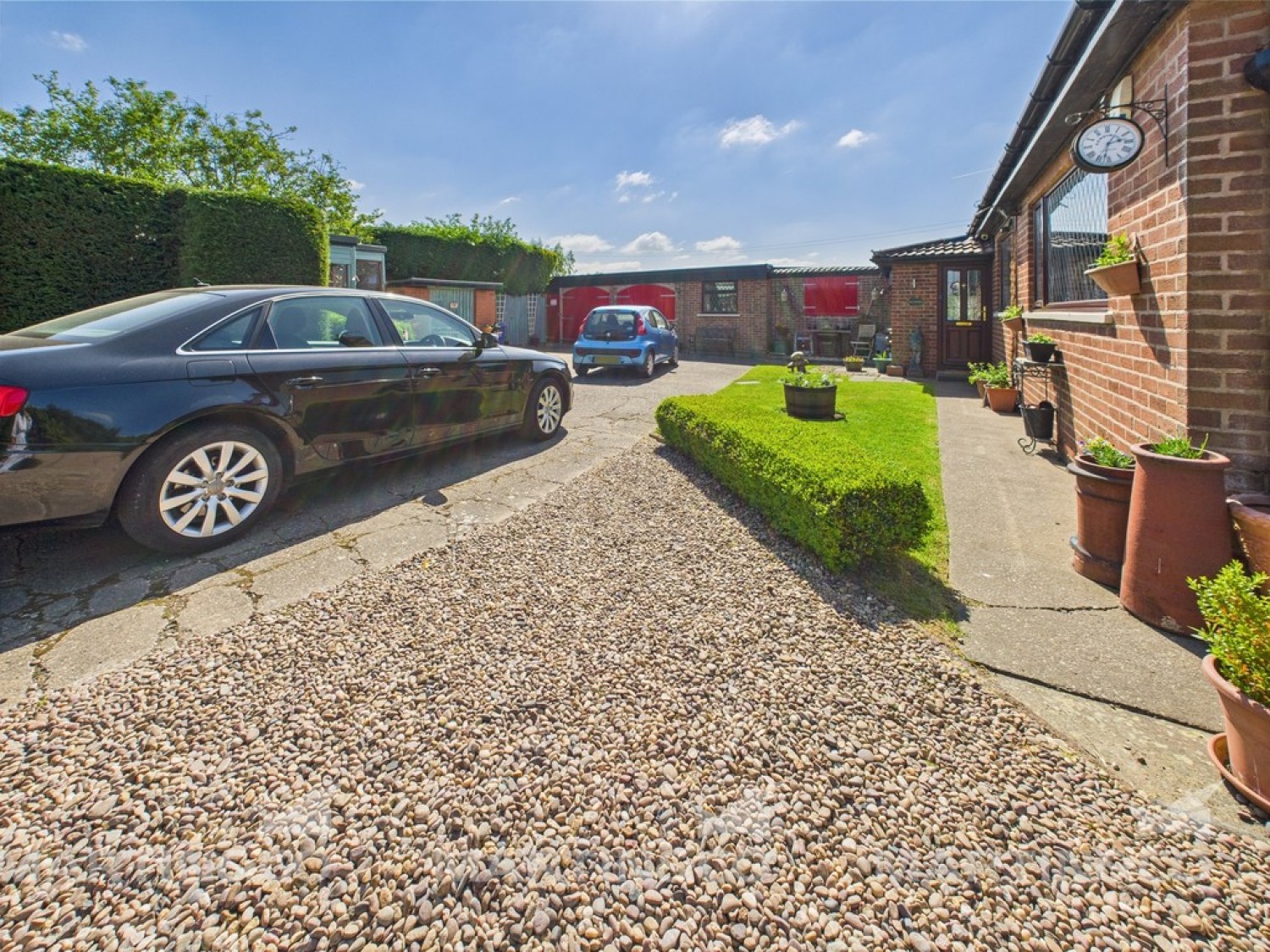 5 bedroom Bungalow in Willow Bridge Lane , Moss