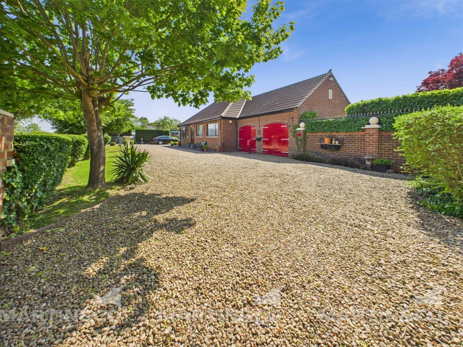 5 bedroom Bungalow in Willow Bridge Lane , Moss