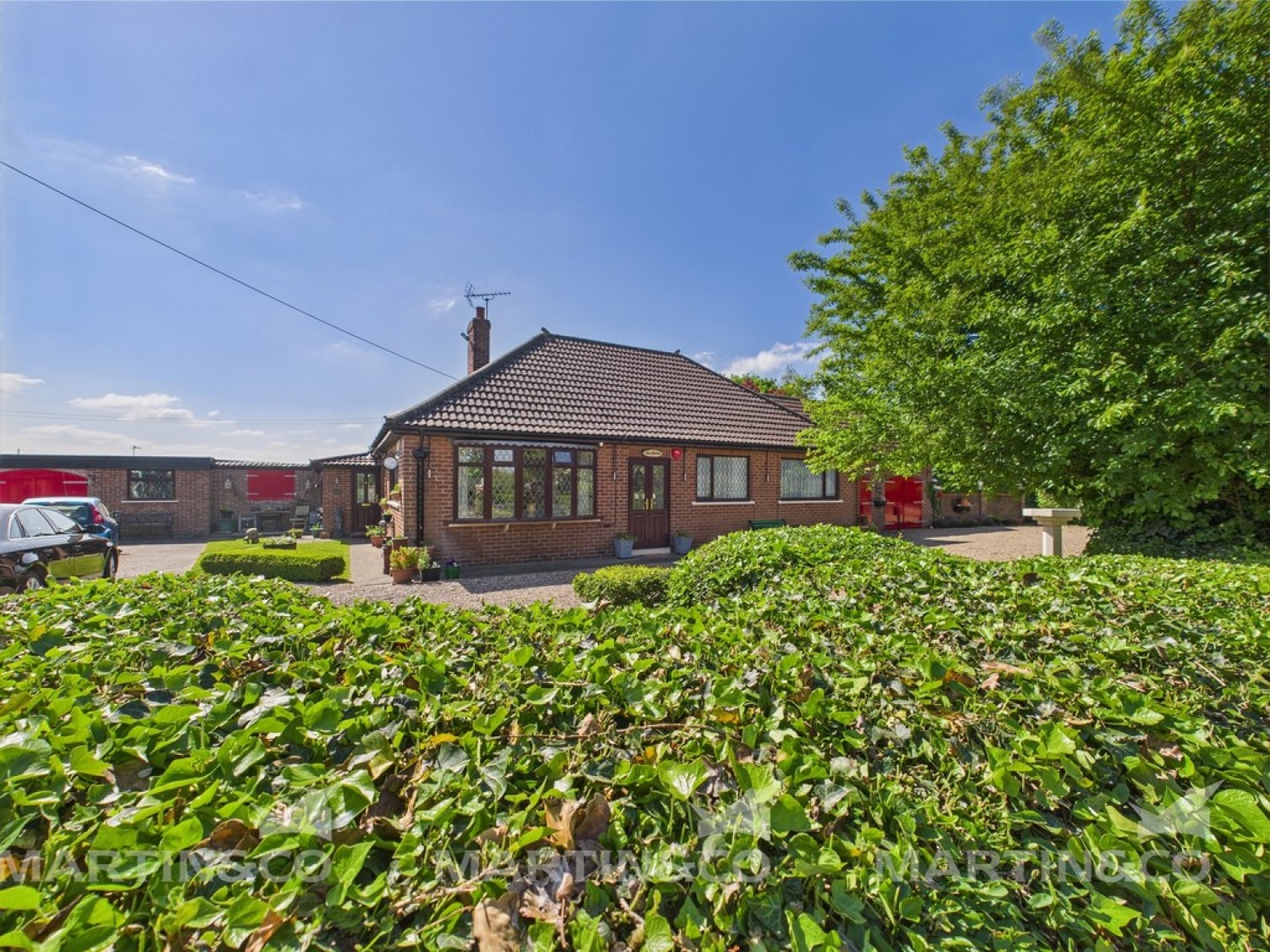 5 bedroom Bungalow in Willow Bridge Lane , Moss