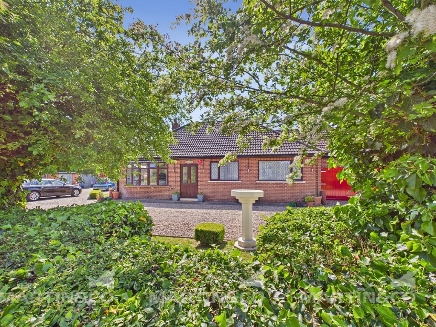 5 bedroom Bungalow in Willow Bridge Lane , Moss