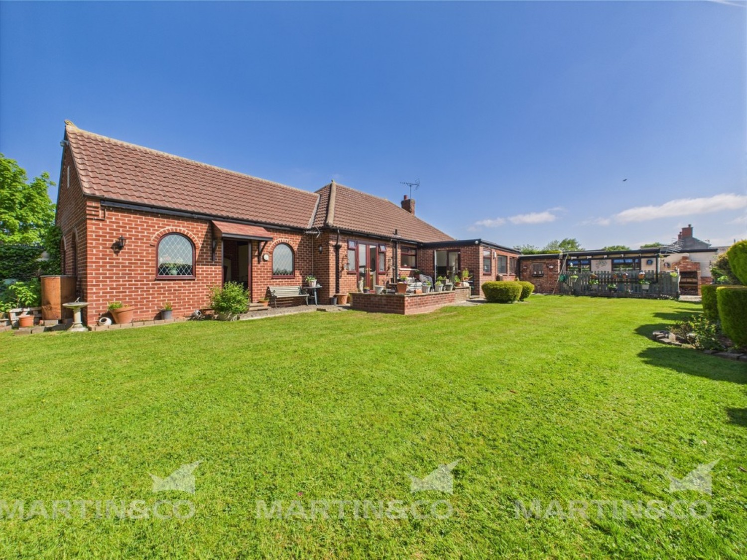 5 bedroom Bungalow in Willow Bridge Lane , Moss