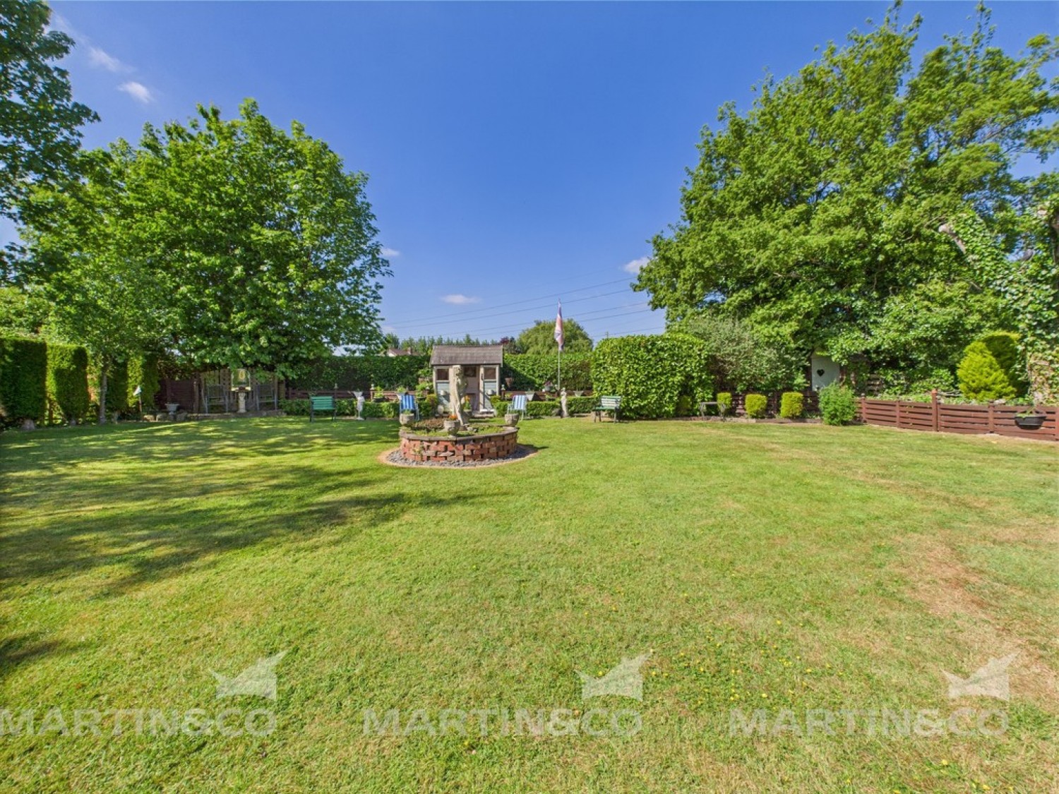 5 bedroom Bungalow in Willow Bridge Lane , Moss