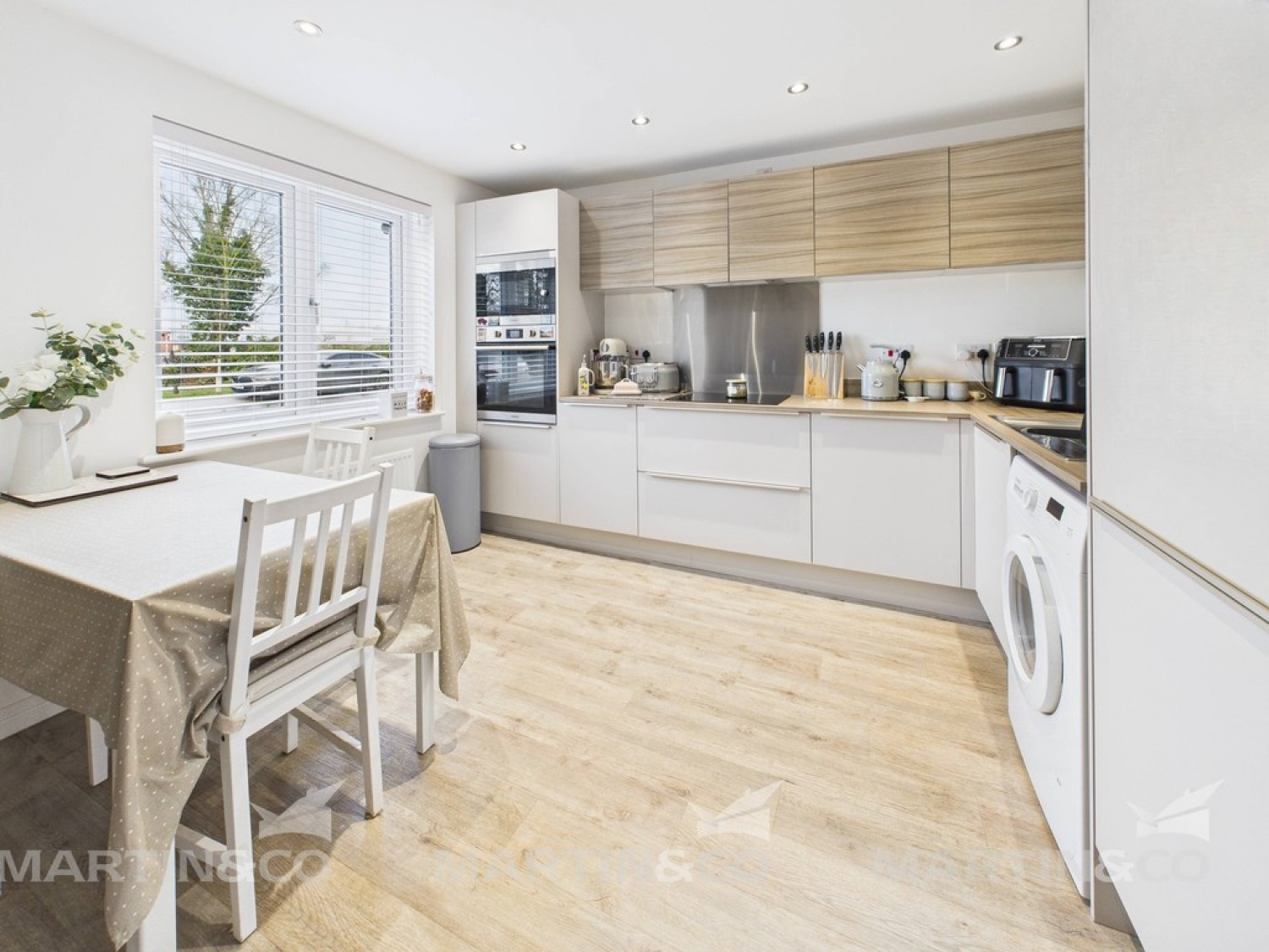 Shield Close , Hatfield