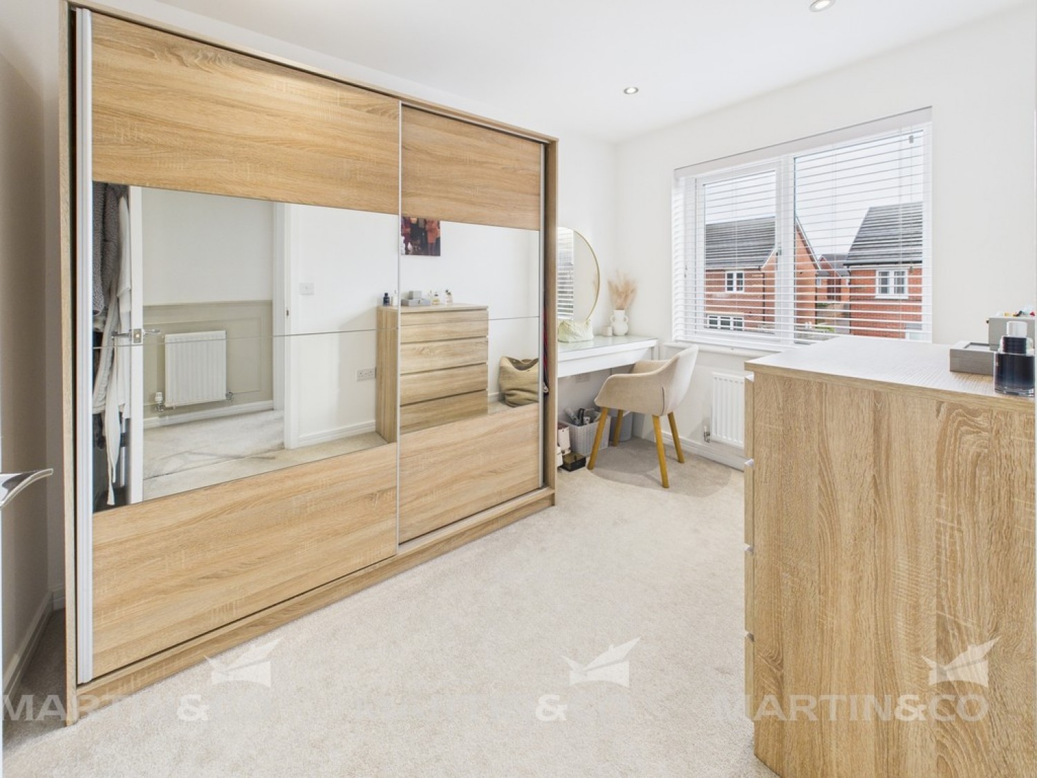 Shield Close , Hatfield