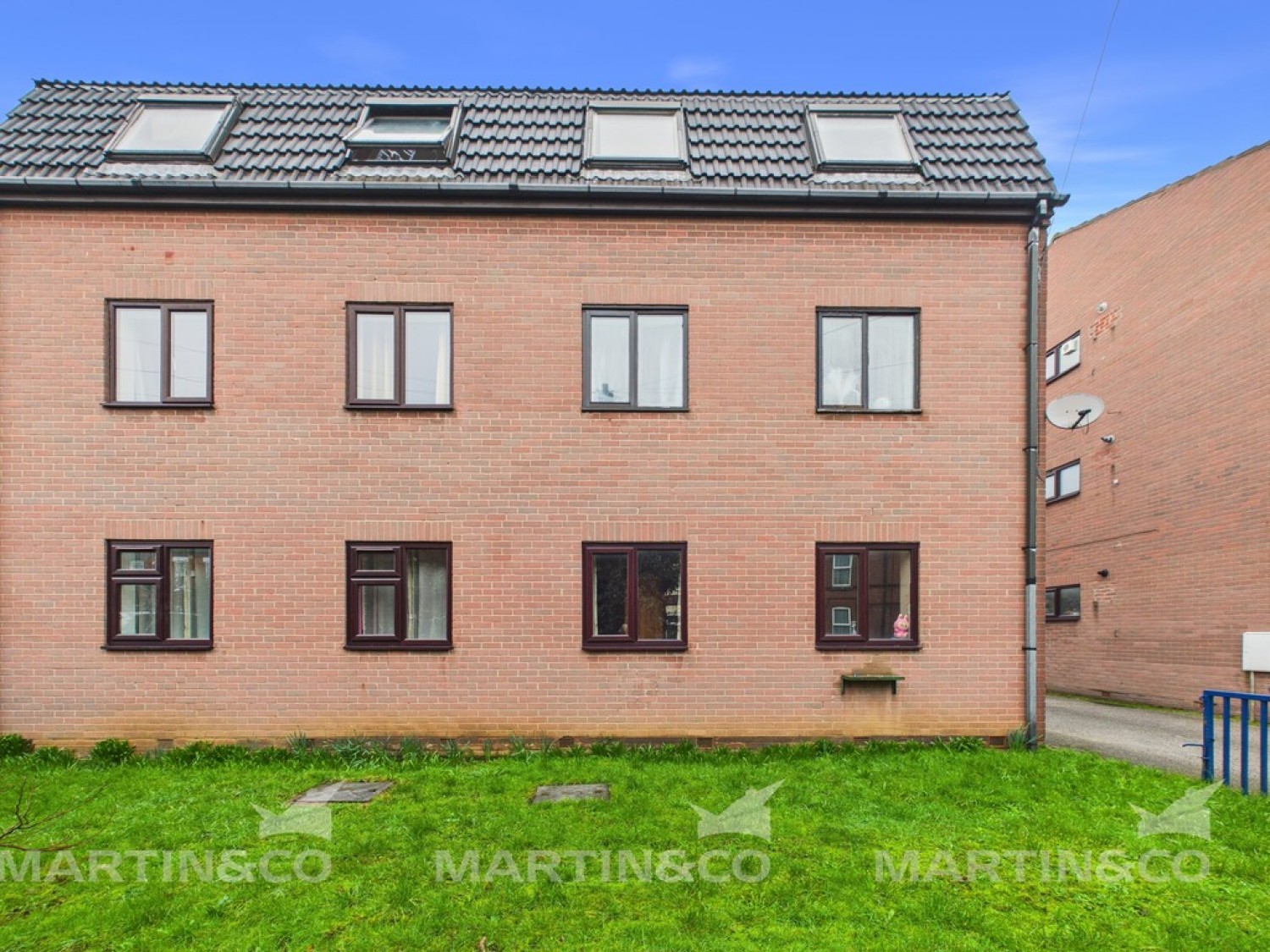 2 bedroom Flat for Sale Travis Court, Shadyside