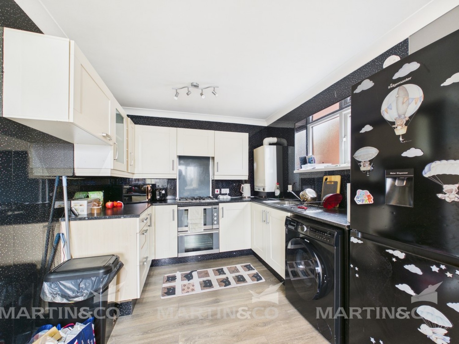 2 bedroom Flat for Sale Travis Court, Shadyside