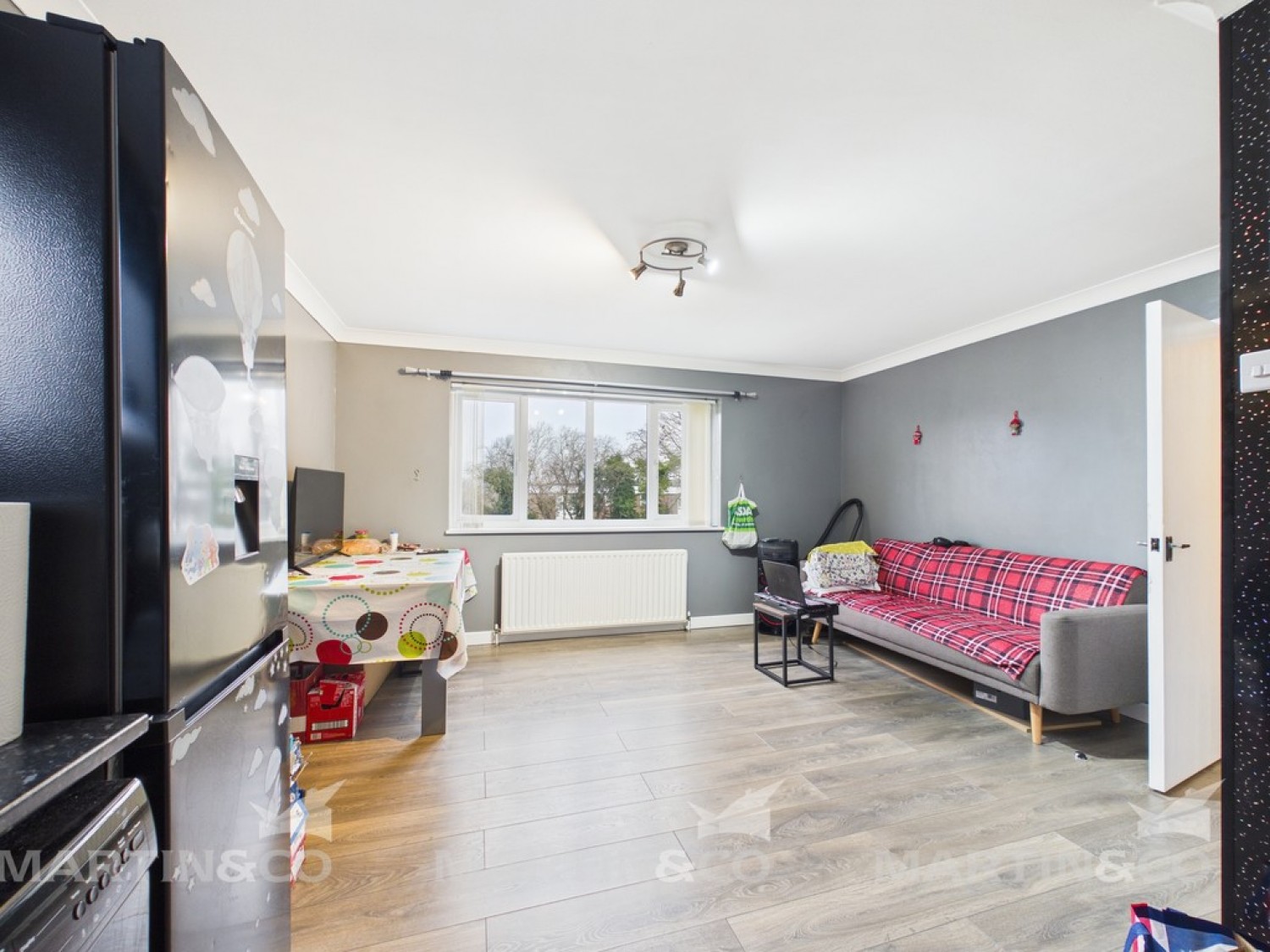 2 bedroom Flat for Sale Travis Court, Shadyside