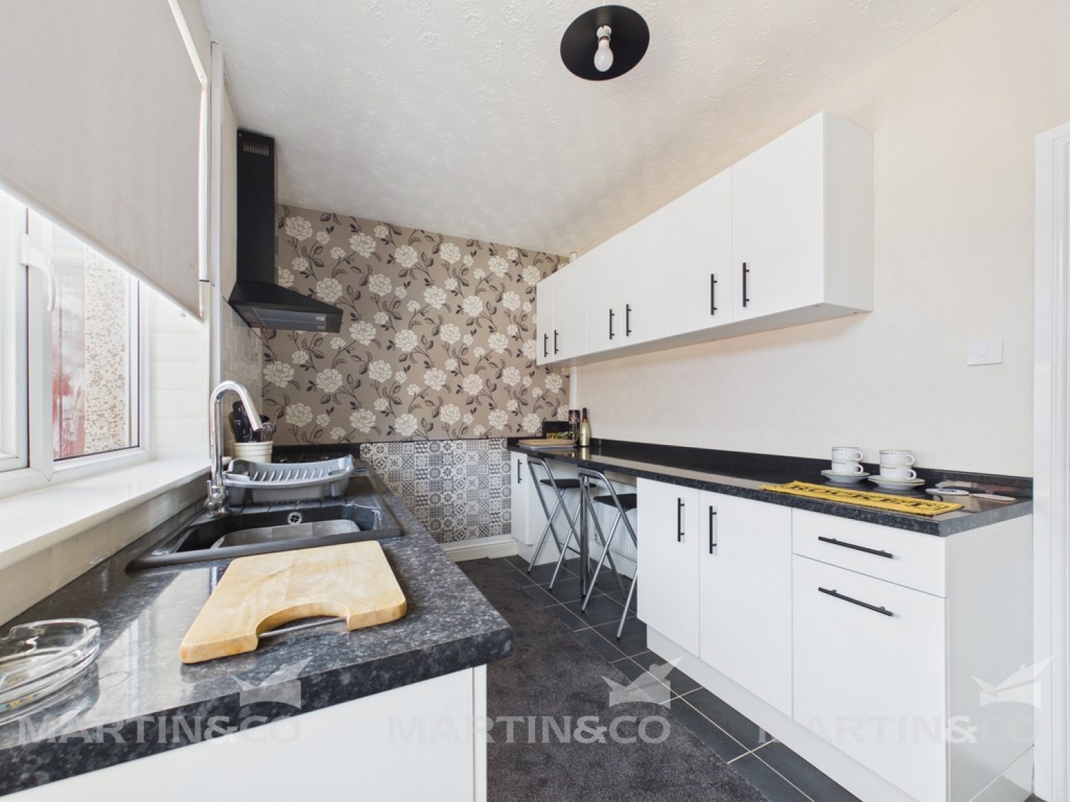 2 bedroom House for Sale The Avenue, Bentley