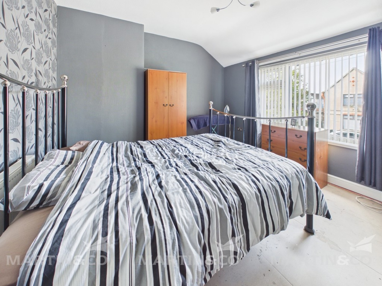 2 bedroom House for Sale The Avenue, Bentley
