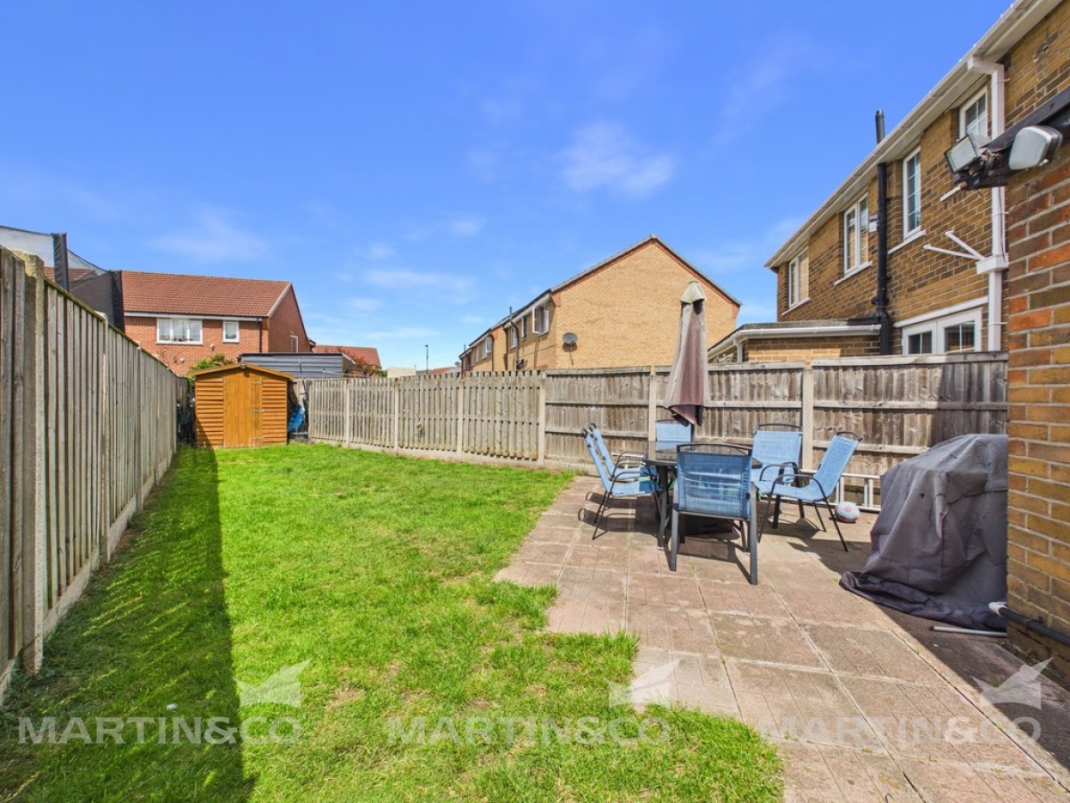 Locksley Avenue, Edenthorpe