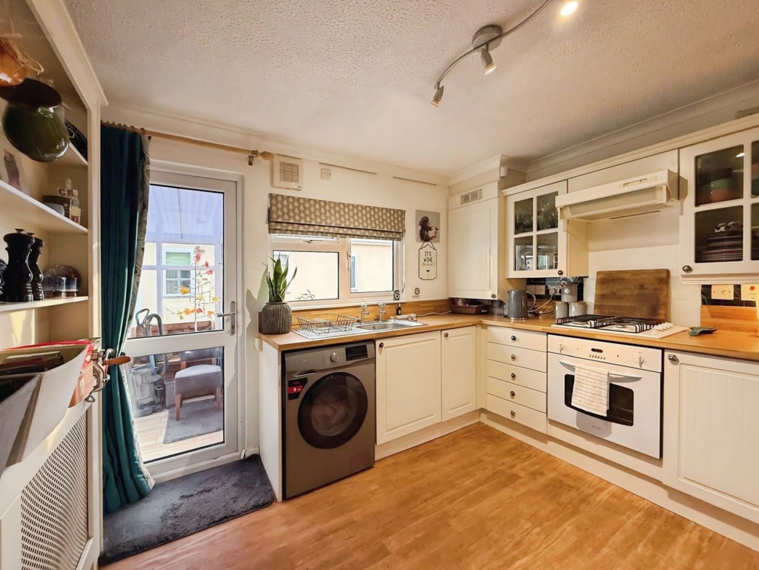 3 bedroom Park home in West End Park, Long Lane