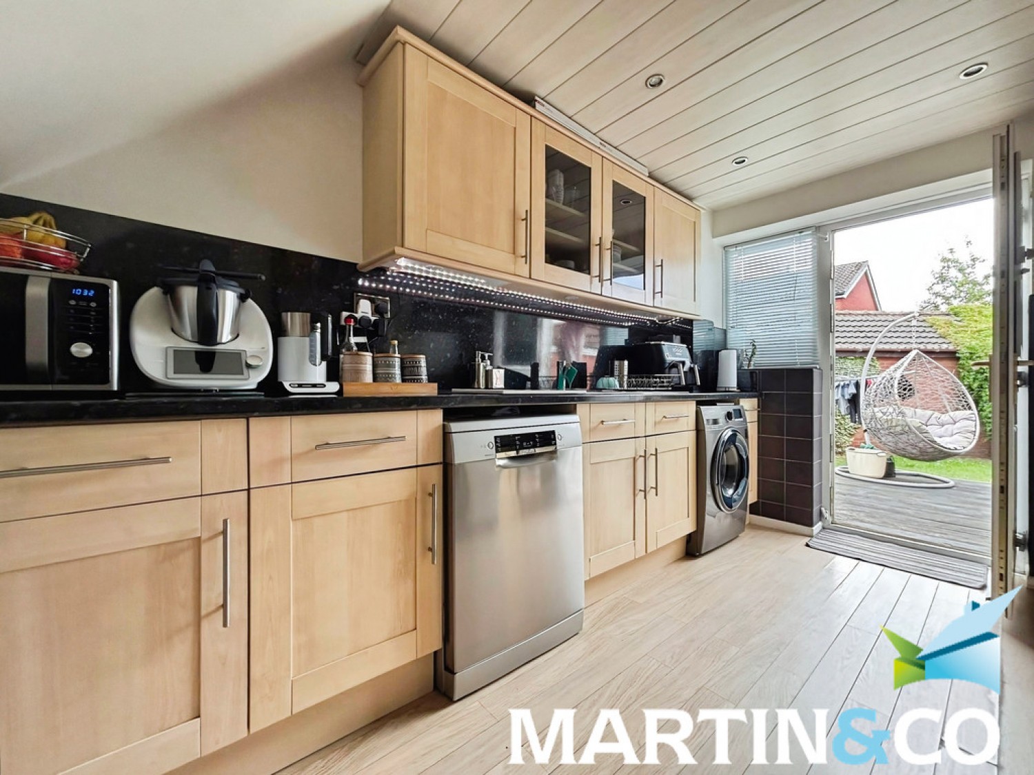 3 bedroom House for Letting Heathfield Close, Tingley