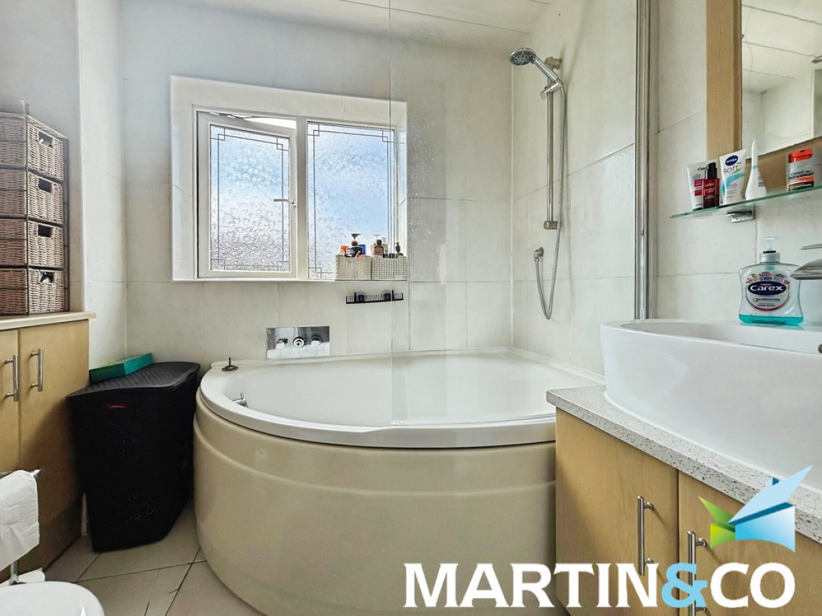 Heathfield Close, Tingley