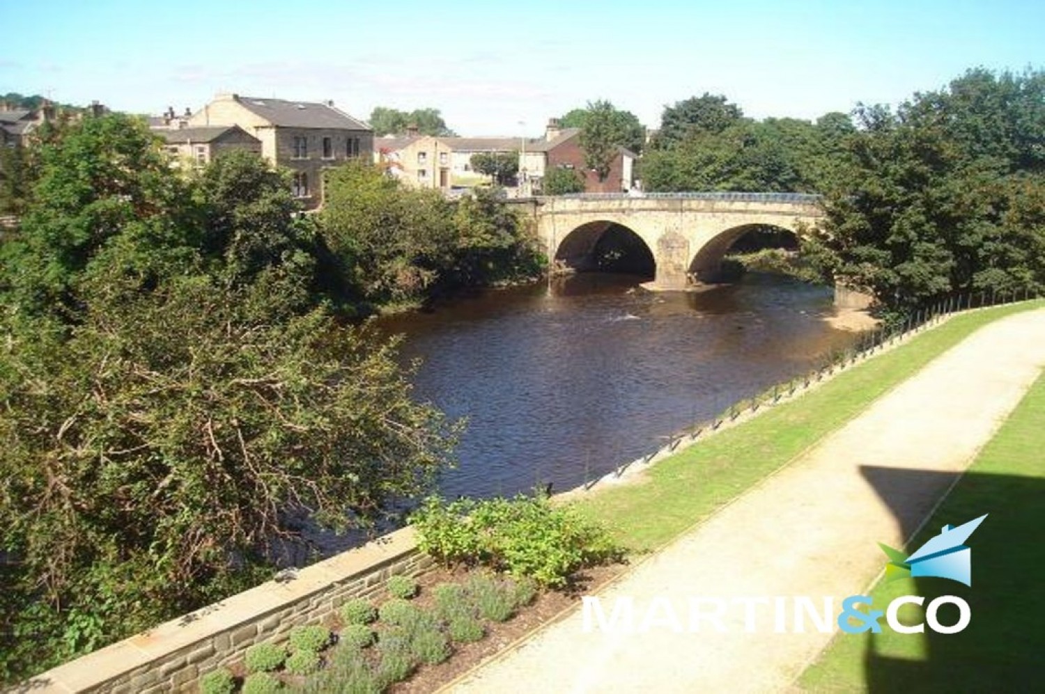 1 bedroom Flat for Letting Back Station Road, Mirfield