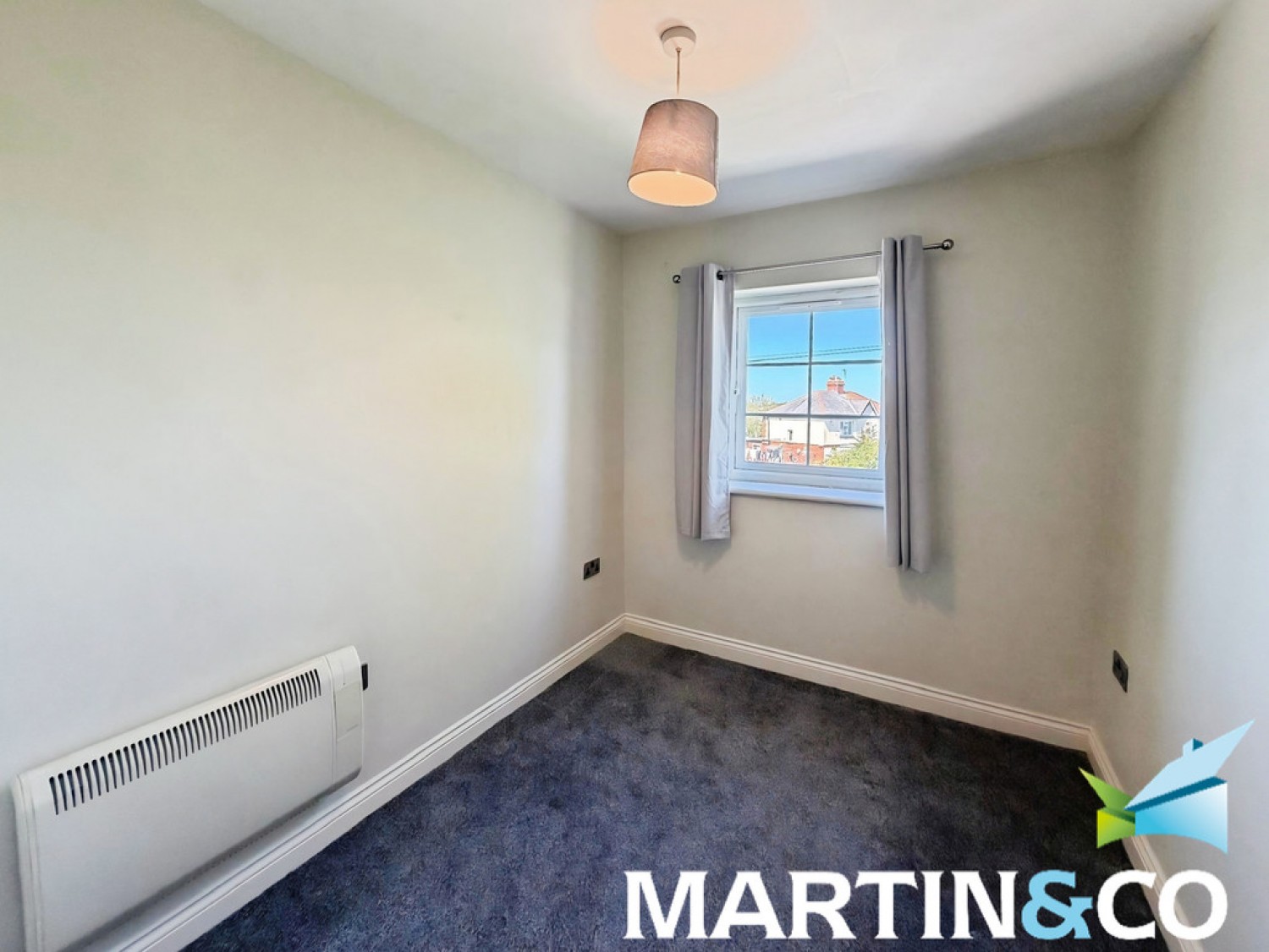 2 bedroom Flat for Auction Bradford Road, Tingley, Wakefield