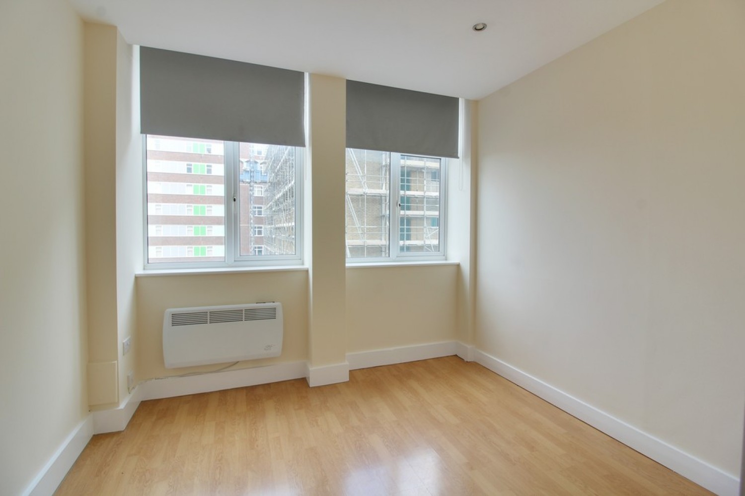 2 bedroom Flat for Letting Skyline Plaza, 45 Victoria Avenue, Southend On Sea