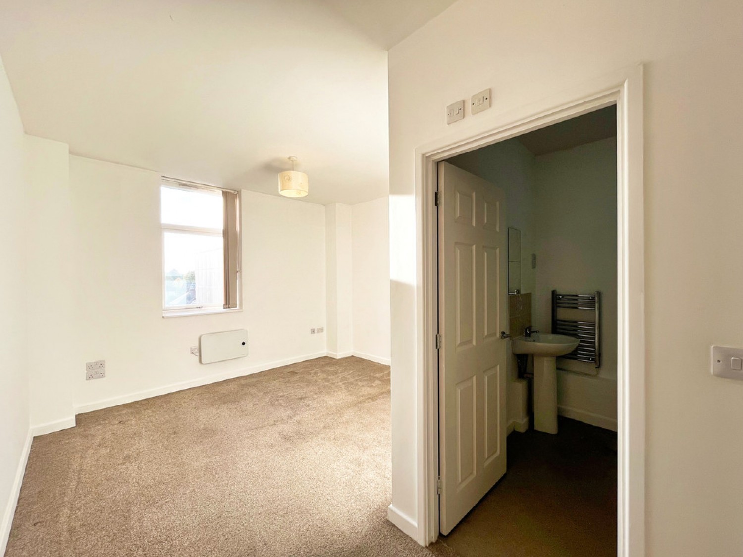 2 bedroom Flat for Letting The Pinnacle , Southend-On-Sea