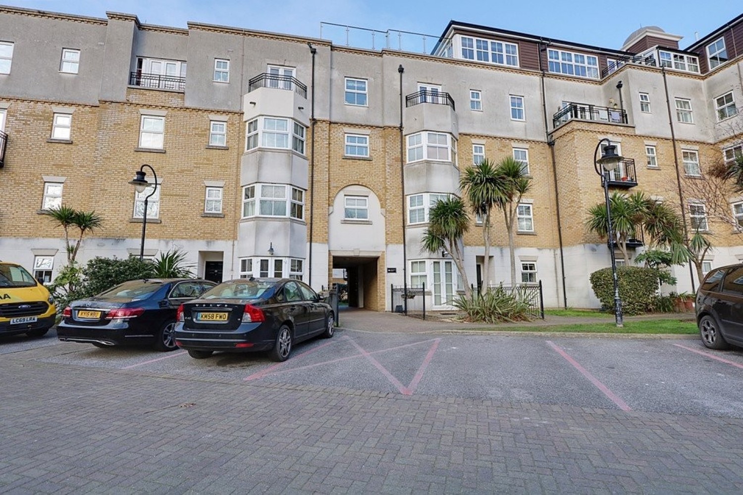 2 bedroom Flat for Letting Audley Court, Forge Way