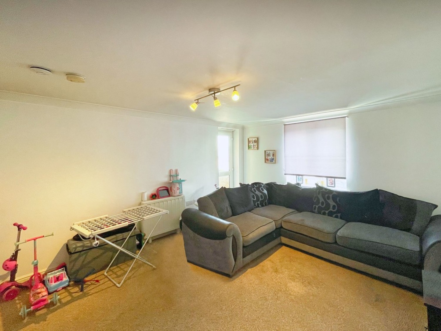 2 bedroom Flat in Collier Way, Southend On Sea