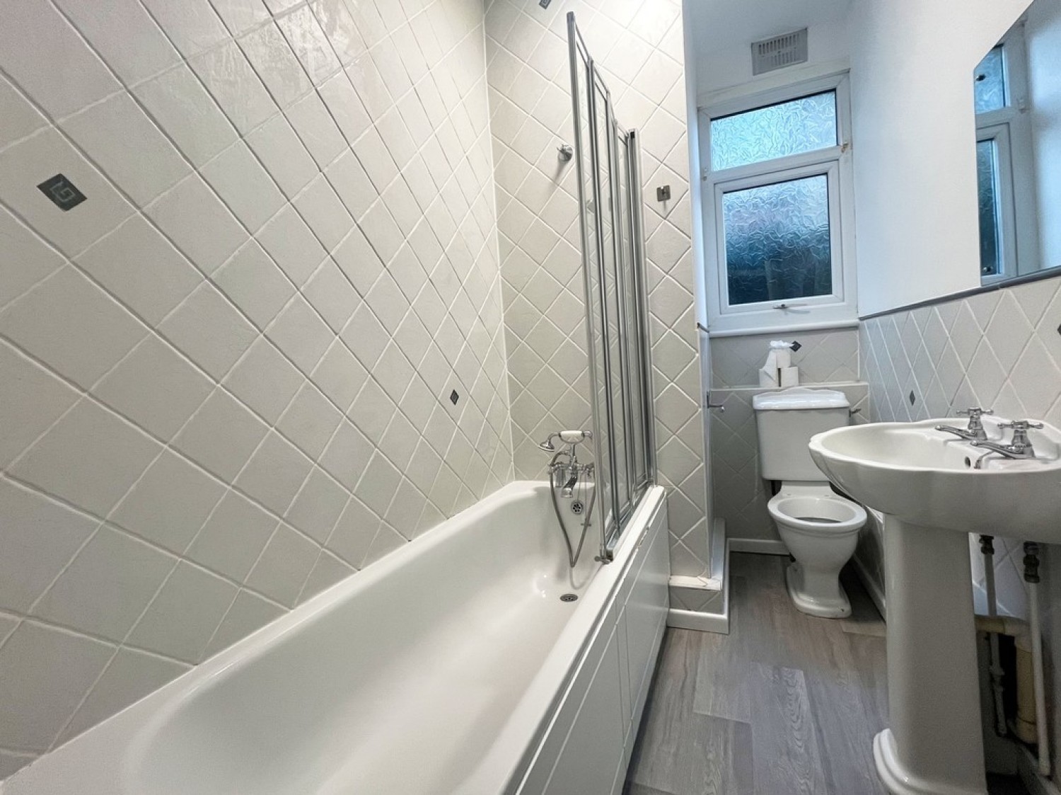 2 bedroom Flat for Letting Cossington Road, Westcliff On Sea