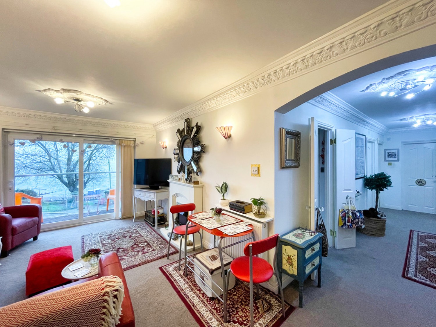 2 bedroom Flat in Waters Edge, Shorefield Road, Westcliff-on-sea