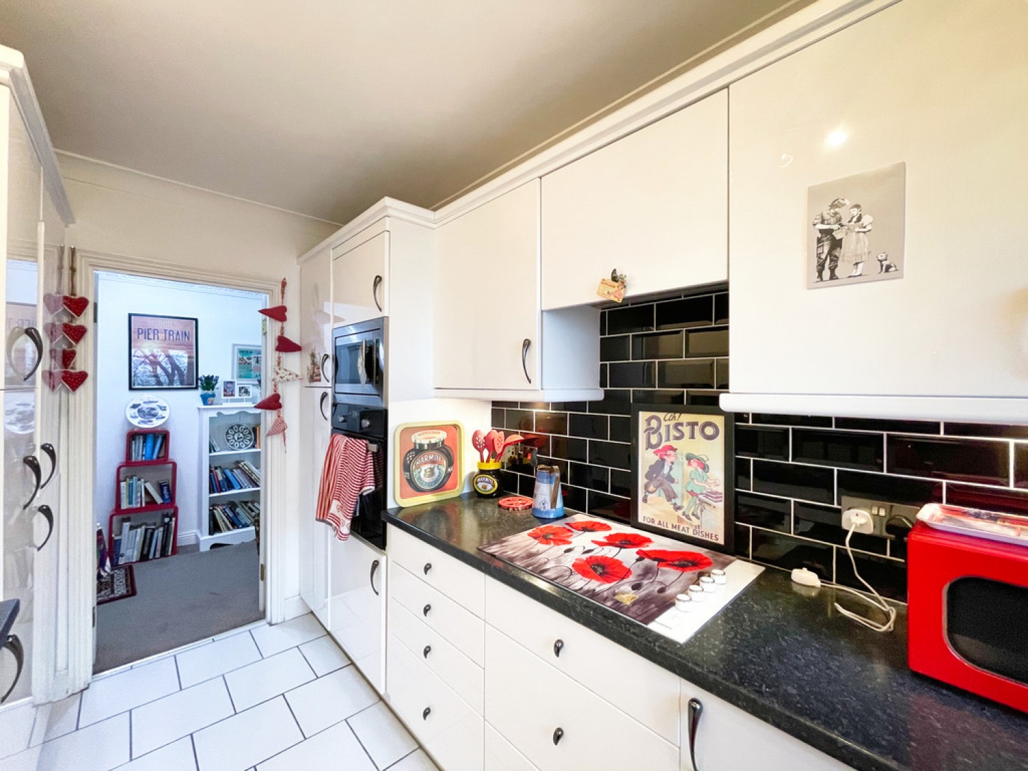 2 bedroom Flat in Waters Edge, Shorefield Road, Westcliff-on-sea