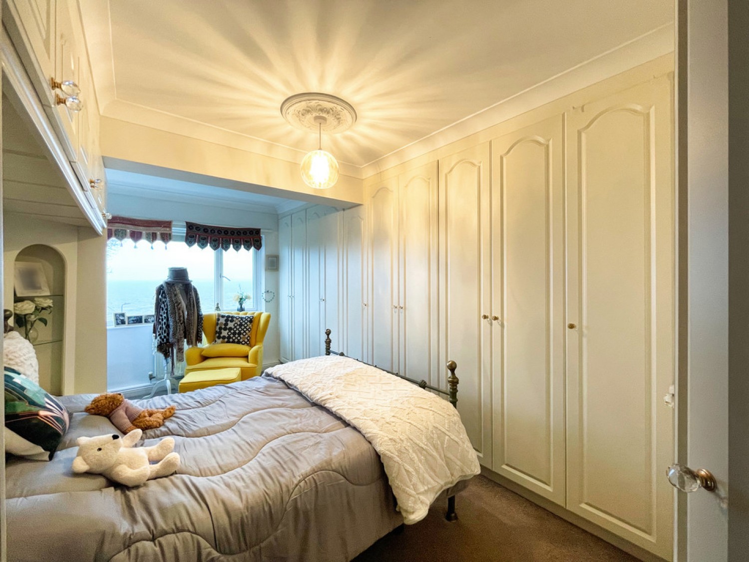 2 bedroom Flat in Waters Edge, Shorefield Road, Westcliff-on-sea