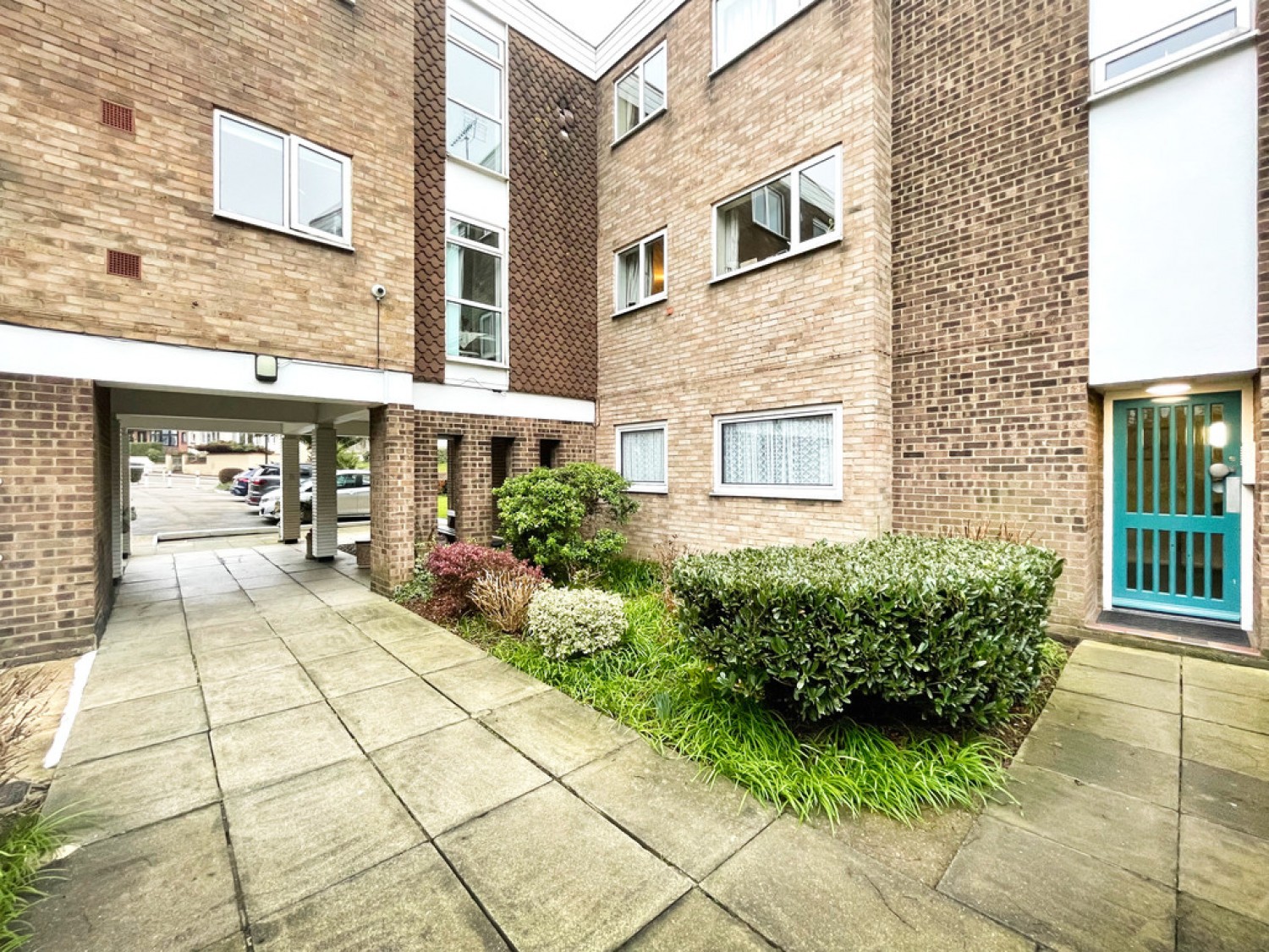 2 bedroom Flat in Waters Edge, Shorefield Road, Westcliff-on-sea