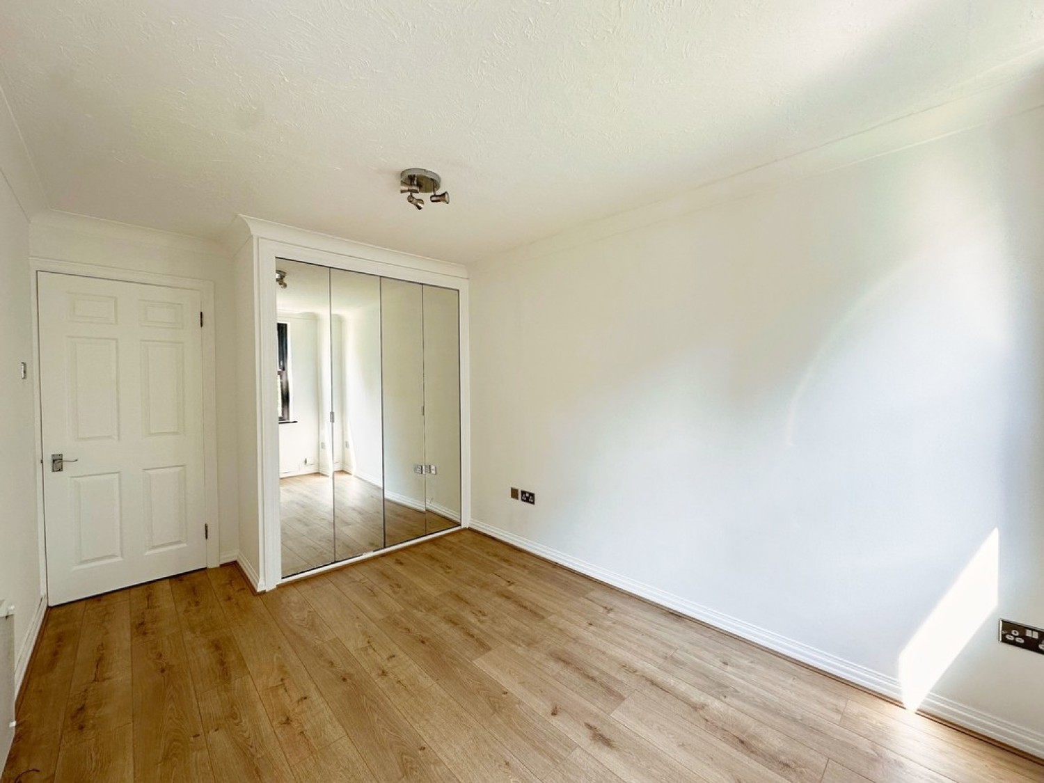 2 bedroom Flat for Letting Marks Court, Southend On Sea