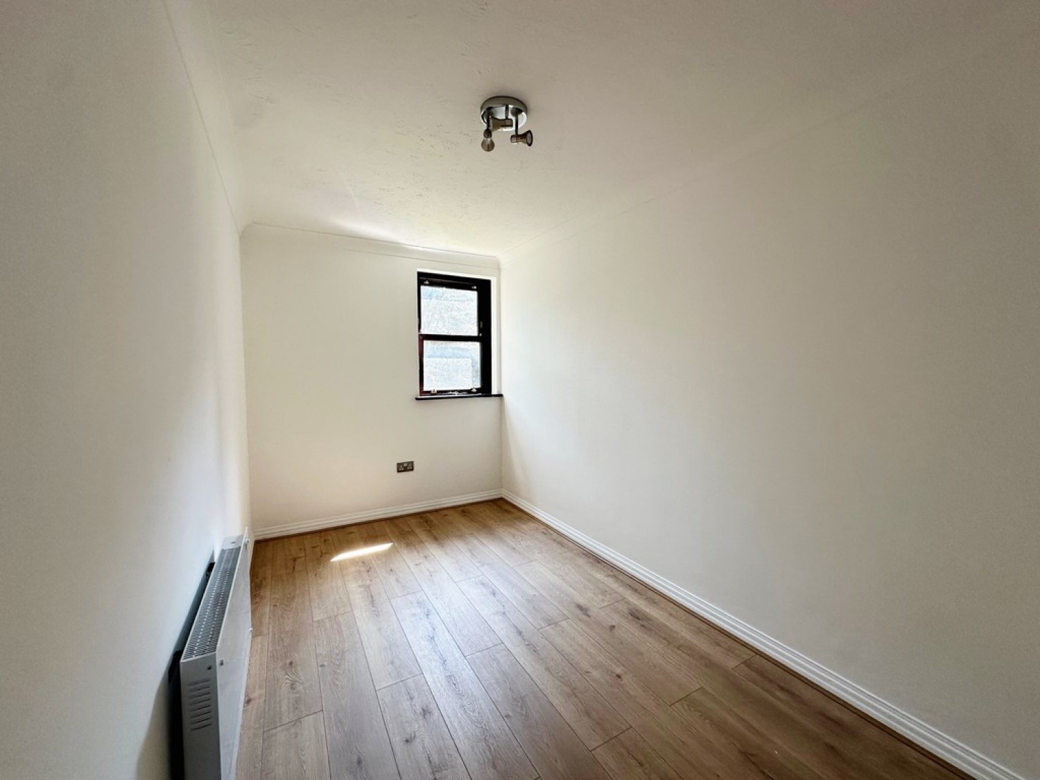 2 bedroom Flat for Letting Marks Court, Southend On Sea