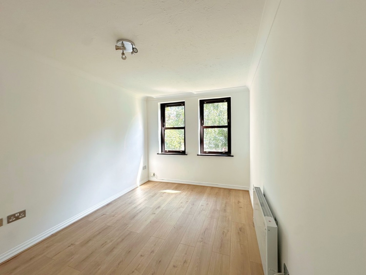 2 bedroom Flat for Letting Marks Court, Southend On Sea