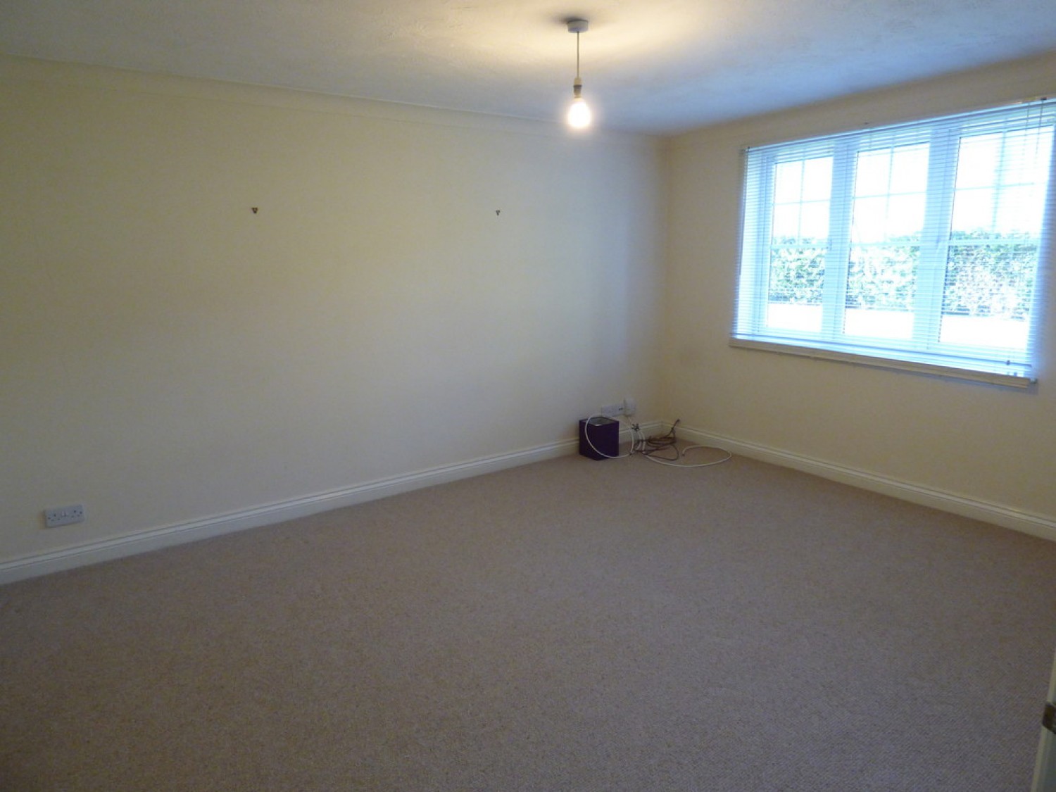 2 bedroom Flat for Letting Harbury Court, Newbury, Berkshire