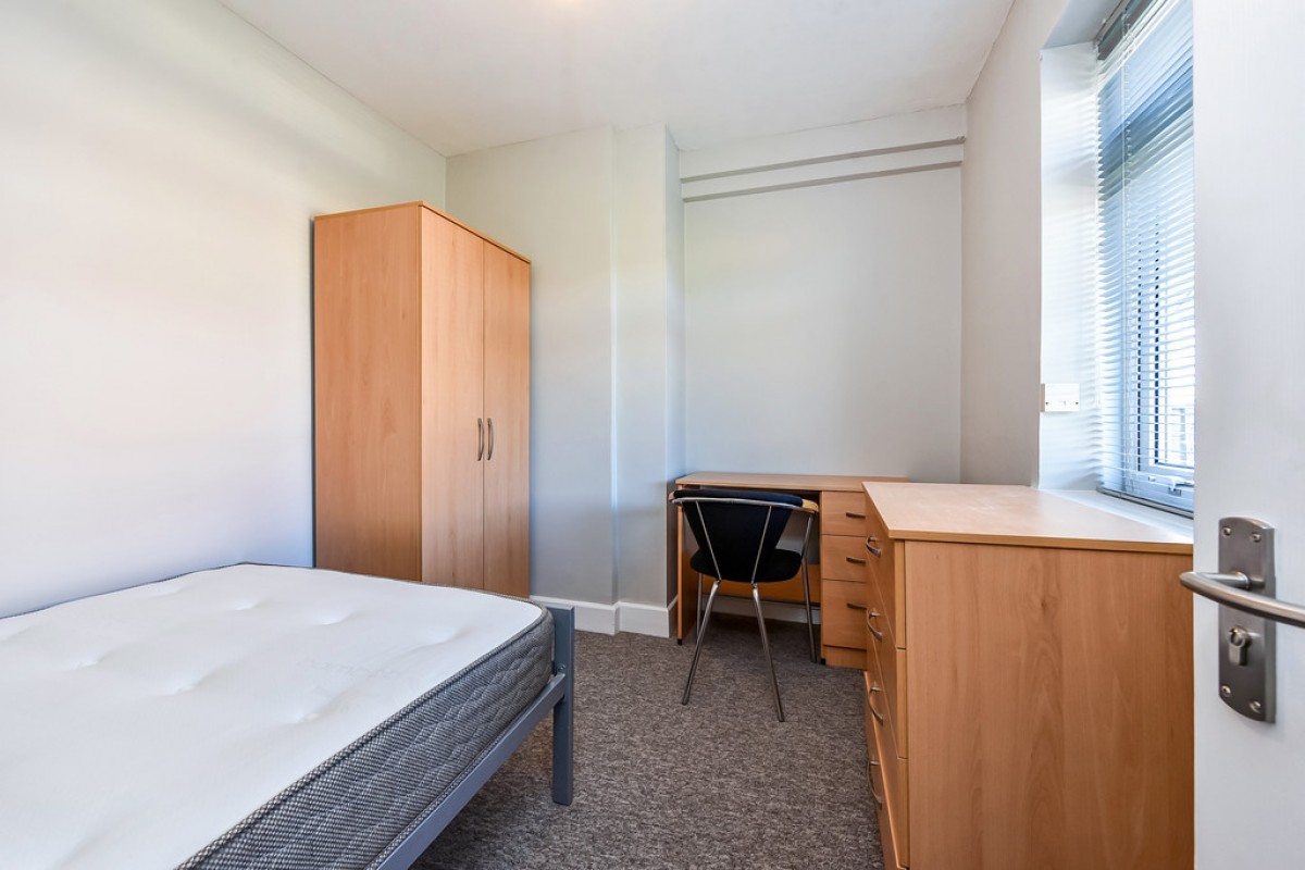 Kings Avenue, Stanmore