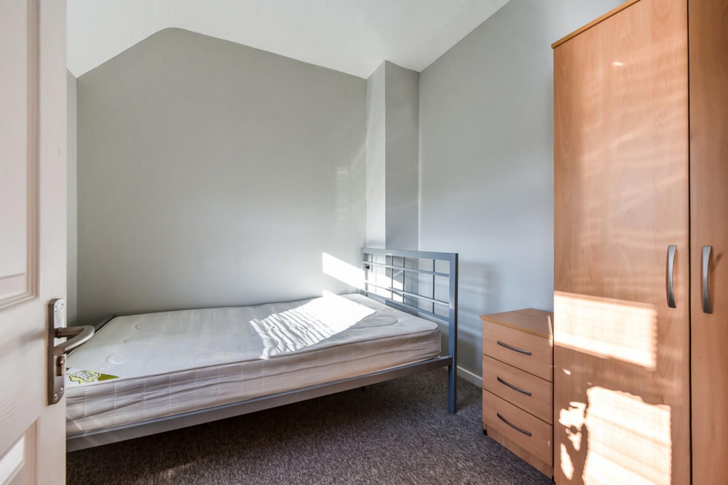 Kings Avenue, Stanmore