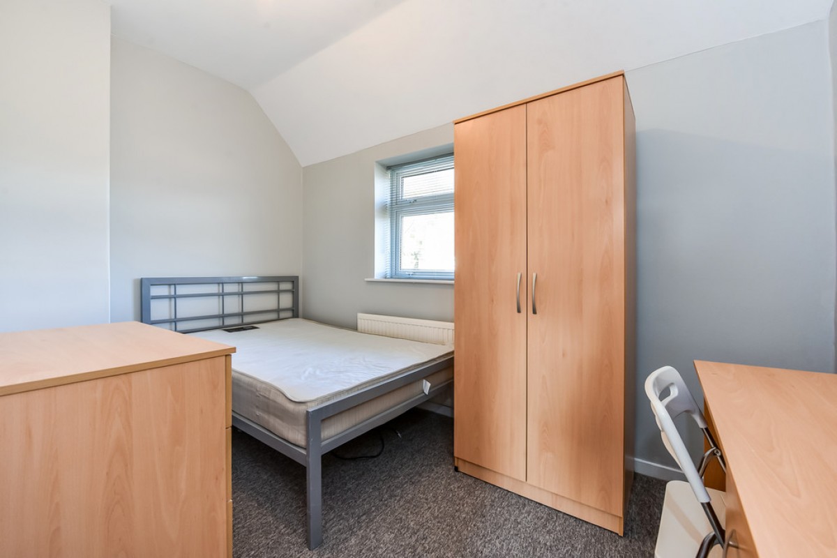 Kings Avenue, Stanmore