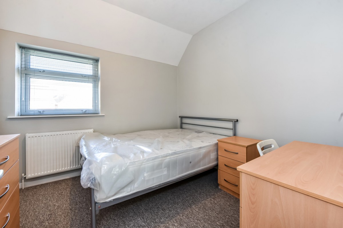 Kings Avenue, Stanmore