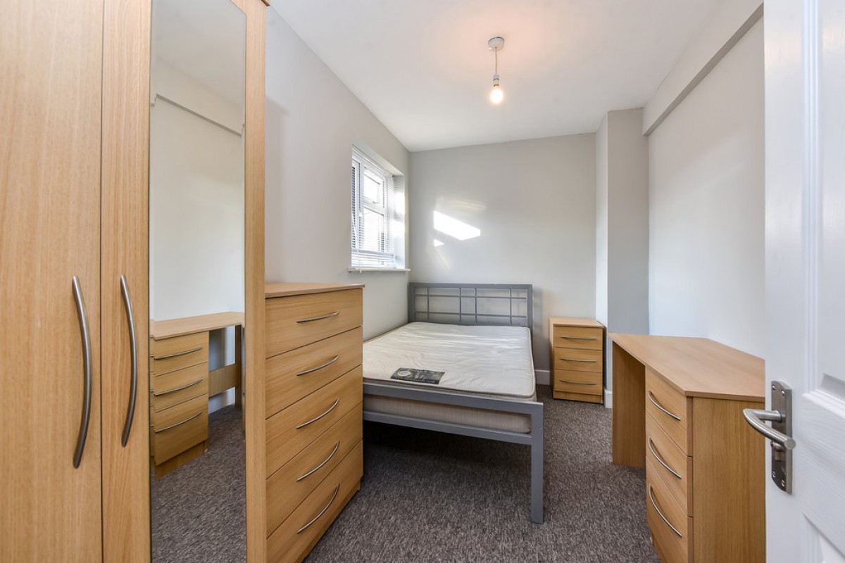 Kings Avenue, Stanmore