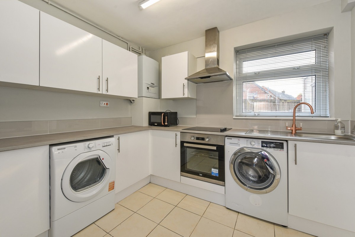 Kings Avenue, Stanmore