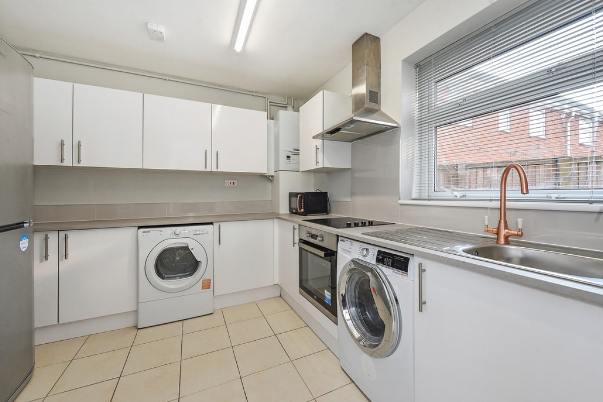 Kings Avenue, Stanmore